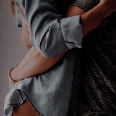 #เสือใต้อย่าดื้อ
"ปวดหัวจังเลยคนดี จับดู ตัวร้อน"
"ทานยาครับ"
"ผมไม่ไหวแล้ว"
"คุณกอดผมแน่นไป ผมขยับไม่ได้"
"จุ๊บก่อน"
"ทานยาดีกว่าครับ"
"ไม่เอา"
"ทานยาเดี๋ยวผมจุ๊บนะ"
"ไม่เชื่อ"
"ปล่อยก่อนเร็ว"
"ม่าย เสือผิดอะไร"
"ผิดที่เอาไดเป่าผมเป่าหน้าตัวเองครับ หาเรื่องไม่ไปทำงานใช่ไหม?"