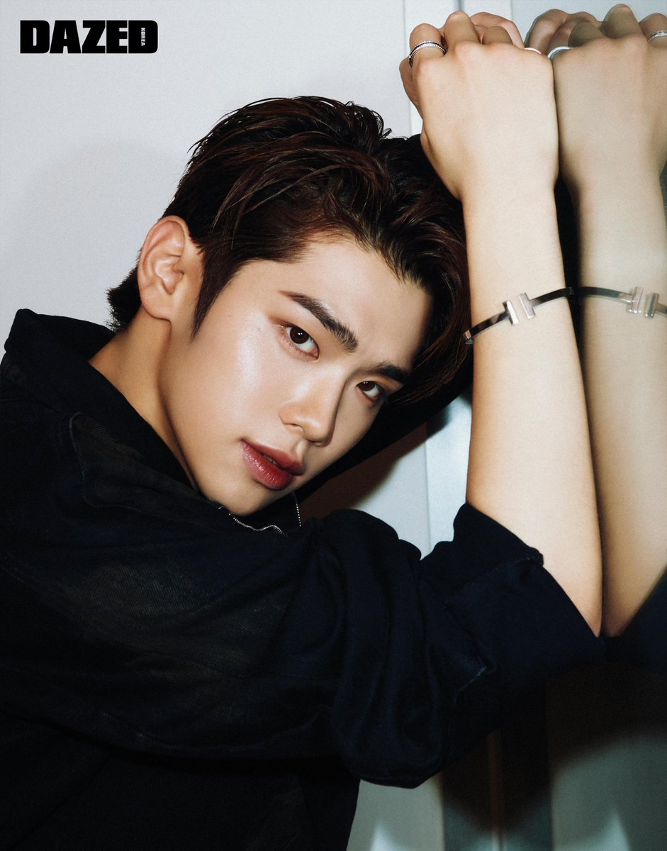 DazedKorea's tweet photo. 미완성의 완성 #협찬

제로0에서 원1까지, 티파니와 제로베이스원의 오색영롱한 첫걸음.

From zero0 to one1, ZEROBASEONE brilliantly makes their first step with Tiffany &amp; Co.

#티파니 #티파니앤코 #TiffanyAndCo #제로베이스원 #ZEROBASEONE #ZB1 #티파니락 #TiffanyHardWear #티파니하드웨어 https://t.co/QassdBha4N