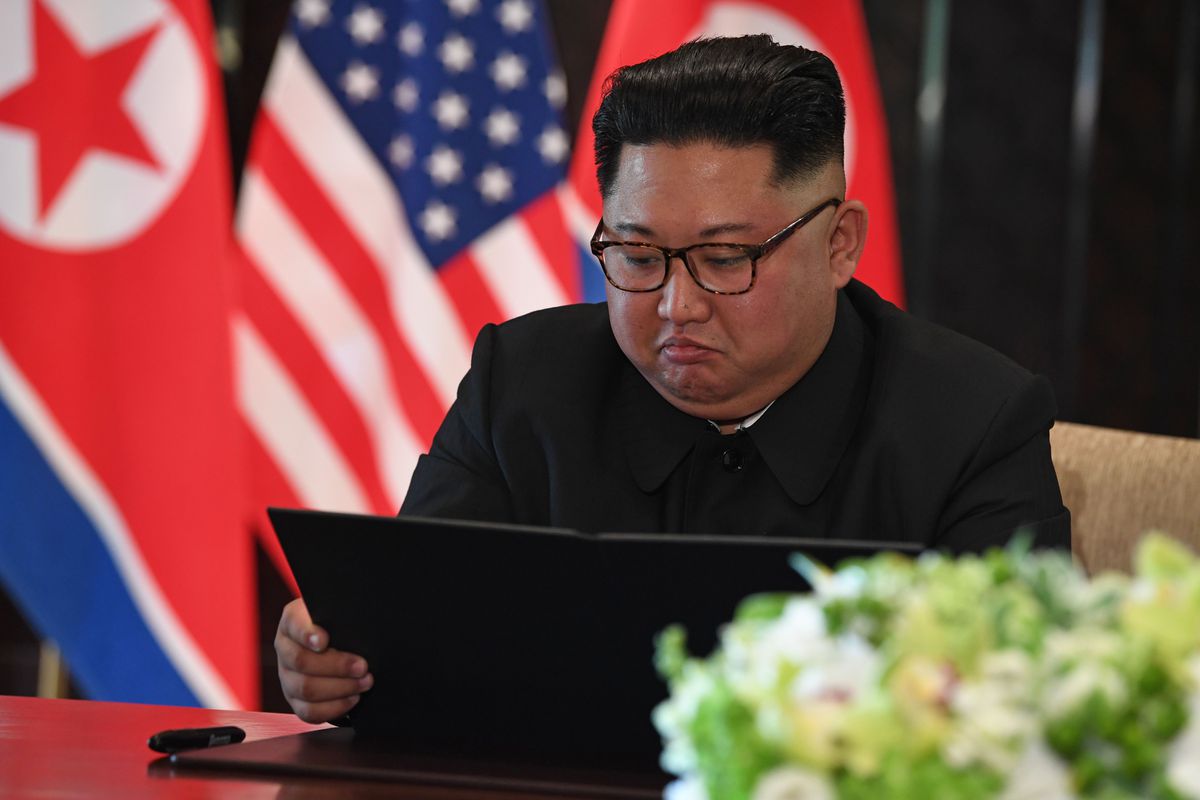 UHN_Plus's tweet photo. 🇰🇵 | ÚLTIMA HORA: Corea del Norte lanza una advertencia contundente: anuncia que aguarda el "momento adecuado" para "castigar" a Estados Unidos y Corea del Sur. Adicionalmente, alerta sobre un posible "estallido de guerra termonuclear".

 ¡La situación se intensifica! ¿Cuáles serán las repercusiones? ¡Comparte tus pensamientos!