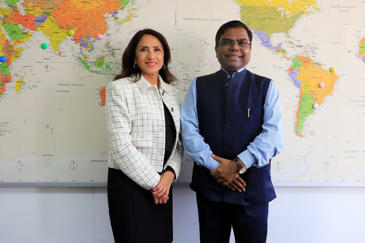 ¡Más oportunidades para nuestros exportadores! 💪

🤝 En reunión con el Embajador de #India en Perú, <a href="/VishvasSapkal/">Vishvas Sapkal</a>, la viceministra, Teresa Mera, resaltó las oportunidades que brindará el retomar las negociaciones para un Acuerdo Comercial entre Perú 🇵🇪 e India 🇮🇳.
