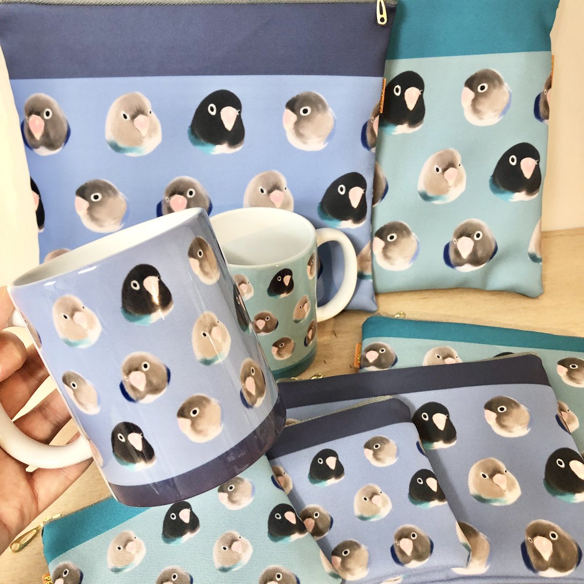 PetBox1976's tweet photo. #新宿ことりまつり
本日最終日は17:00まで！！

新作のボタンインコちゃん
めちゃくちゃ喜んでもらえて嬉しい☺️
マグは売り切れてしまったけど
ポーチはあります🙌 https://t.co/LddqKpZktj