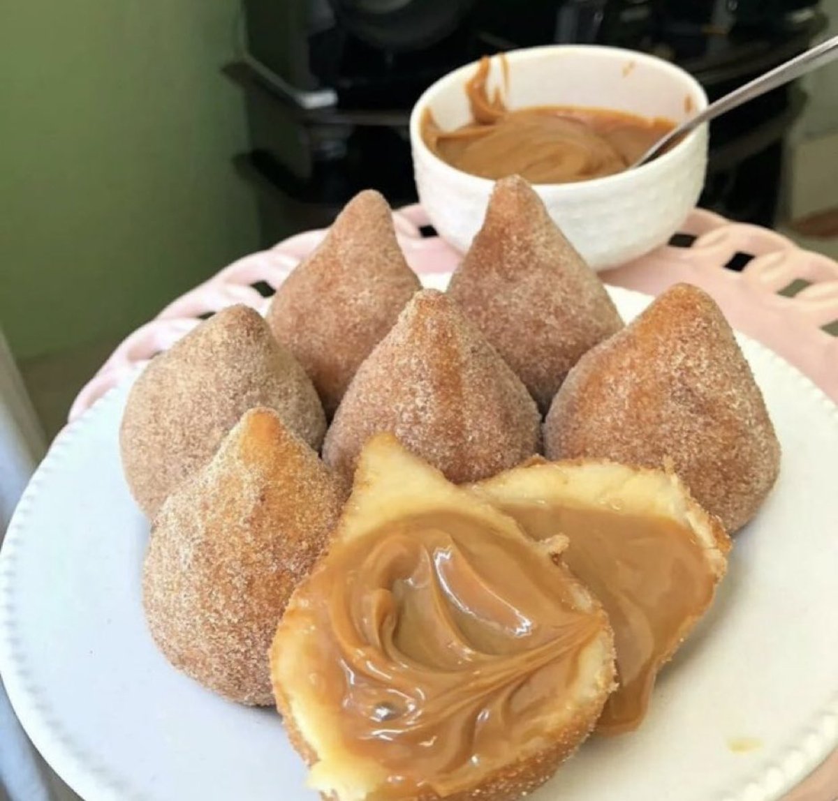 caldeiraomemes's tweet photo. coxinha de churros faria sim ou n? https://t.co/Mo5BLwdpcb