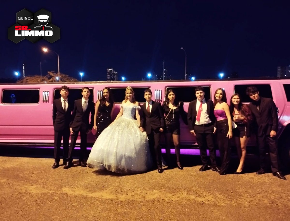 srlimmo's tweet photo. Una verdadera fiesta de #Quinceaños mágica e inolvidable en la #PinkHummer de SR LIMMO ✨🎊
#hummer #limmo #limousine https://t.co/0pFnuawizj
