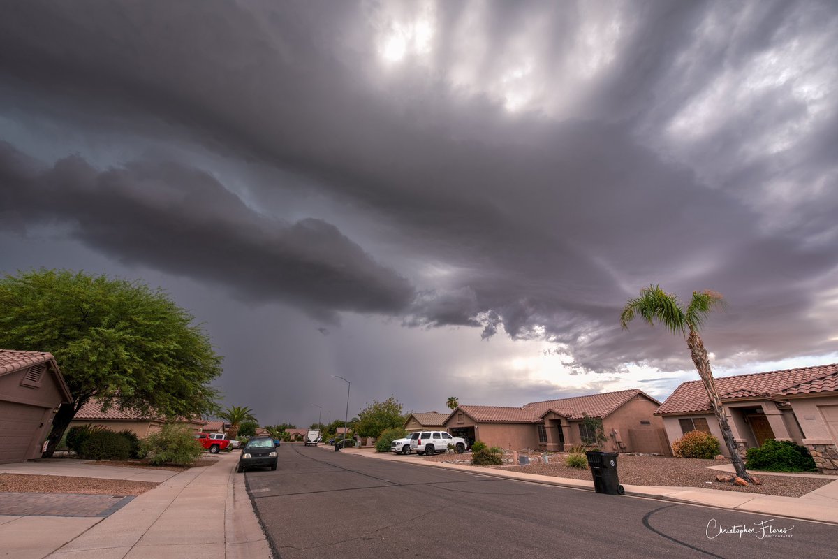 ChrisFloresInAz's tweet photo. Super Cell over the Superstitions and Apache Junction.  Shot around 18:30 facing east near Broadway and Crismon, Mesa @NWSPhoenix https://t.co/xttNOMFZmU
