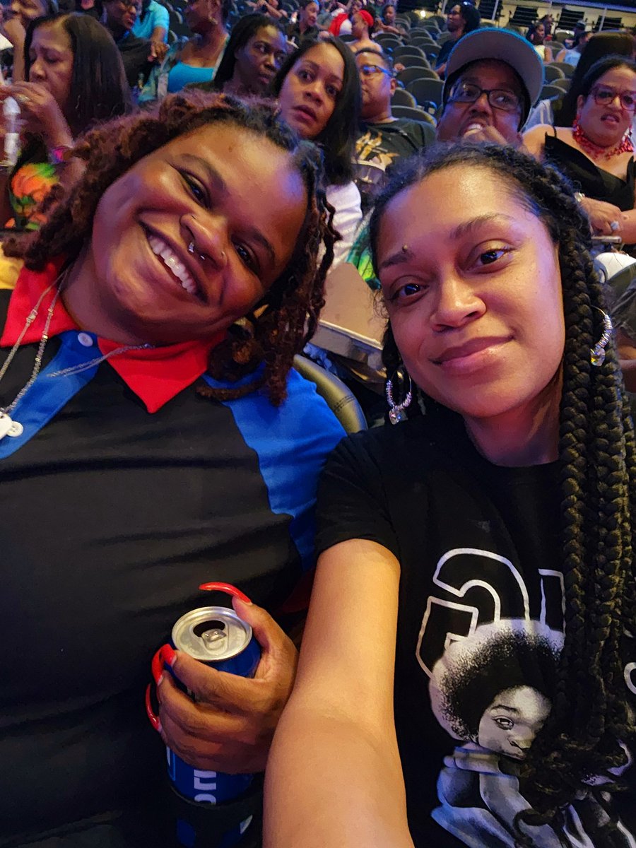 MsMaggie_T's tweet photo. We here!!! LL Cool J The Force Tour

#atlantanightlife #fiftyyearsofhiphop #LLCoolJ #theforcetour https://t.co/bJfNs5EOuW