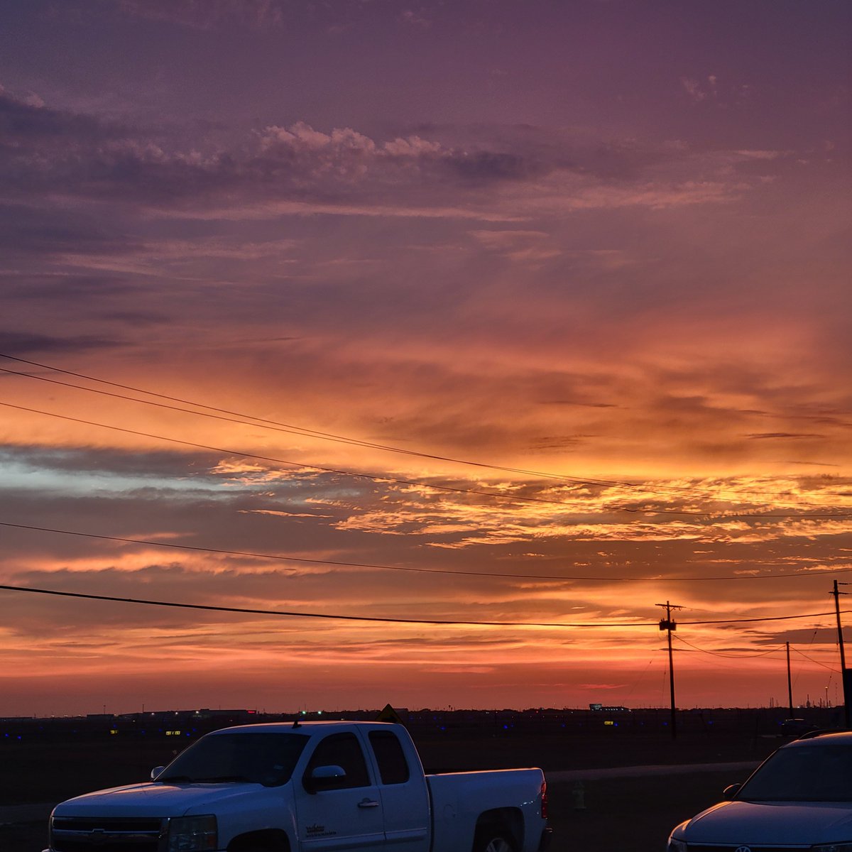High clouds moving into South Texas from the GOM this evening produced a spectacular sunset <a href="/NWSCorpus/">NWS Corpus Christi</a> located at <a href="/flyccia/">Corpus Christi International Airport (CCIA)</a> #txwx #stxwx #sunset