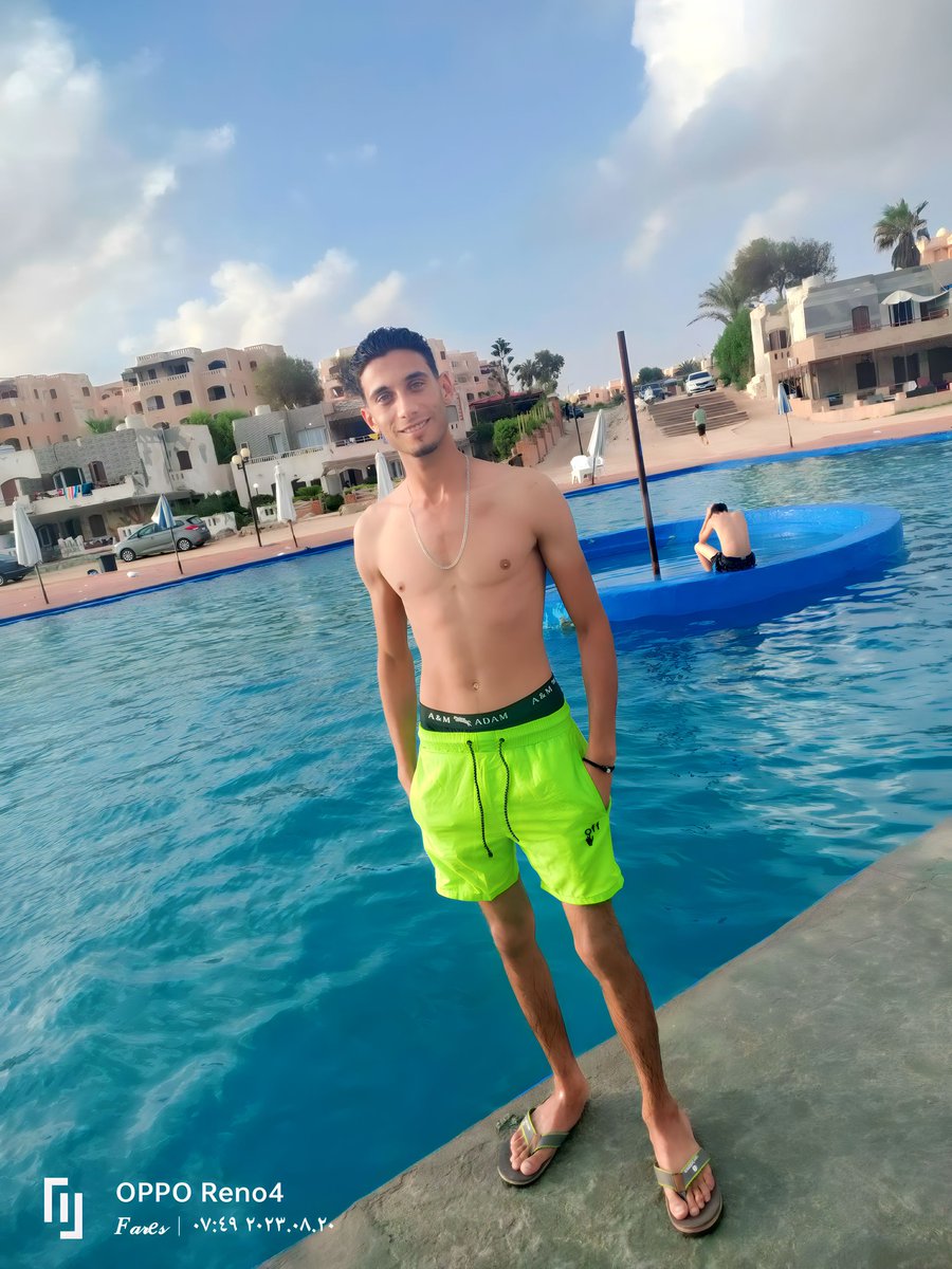 اللي خرج من حياتك وانت عارف إنك مقصرتش في حقه يبقا صفحة واتقفلت وربنا عايز كدا ، لا تزعل عليه ولا تدور في اللي فات ، فيه مقولة حلوة أوي بتقول : يمحو الله أشخاصاً من. حياتك رحمة بك، فلا تبحث عنهم 🖤