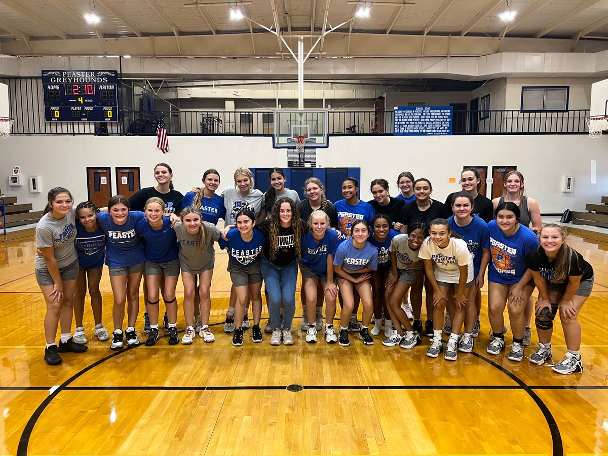 PeasterGBB's tweet photo. WHAT A DAY❗️👏🏻👏🏻👏🏻👏🏻👏🏻

A special ⛹🏻‍♀️ character lesson from @cowgirl_bball SO @BailiDeaver ❗️ College life 📚, the transition to collegiate athletics 🏀🏋🏻‍♀️, and how discipline and ⬆️ standards can set you apart❗️Fortunate to have such an individual share ⌚️ with LHB❗️#LHB #OurWay https://t.co/LM4p3vkW70