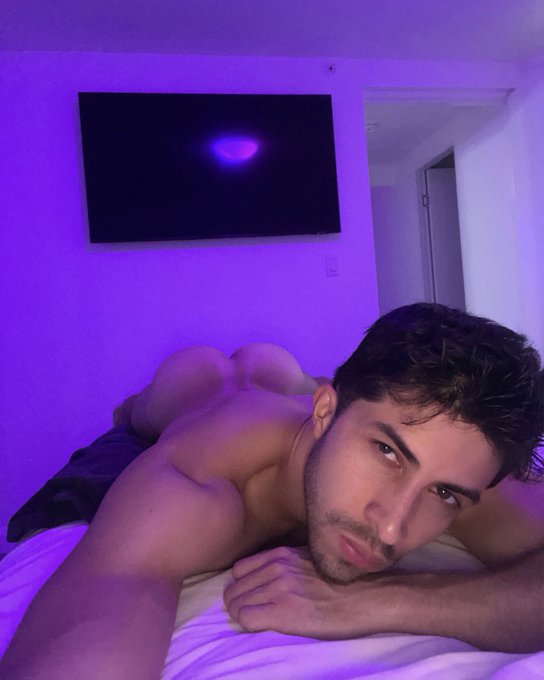 Spank me 👋🏻 https://t.co/ztl2BKuZ7y