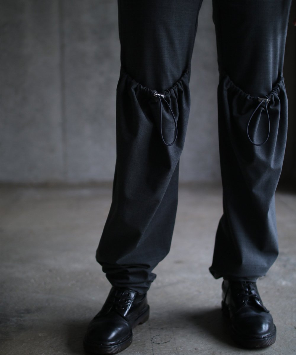 gvgv_official's tweet photo. ✓DRAWSTRING KNEES PANTS
ストレッチのきいたウール素材が肌に馴染み、細身シルエットではありますが膝部分のドローストリングでボリューム感を調節できます。
同素材のジャケットと合わせてセットアップで着用していただくのもお勧めです♡
https://t.co/6IU8PJXDpR
https://t.co/36PhRymO7J
#gvgv https://t.co/Vgq2FfMgq8