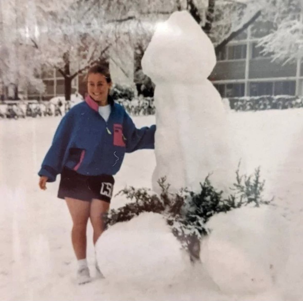 Snow accumulation is measured from the base of the snowballs. 🤝