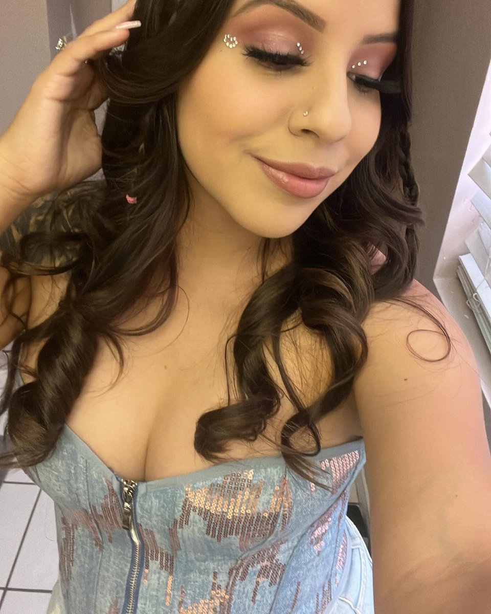 Rosaannee_'s tweet photo. Bichota season 🎀🌸🩷🌈🦋✨🫶🏻 @karolg #Mañanaserabonito #Mañanaserabonitotour #Bichotaseason https://t.co/ZOLTIQZ5pZ