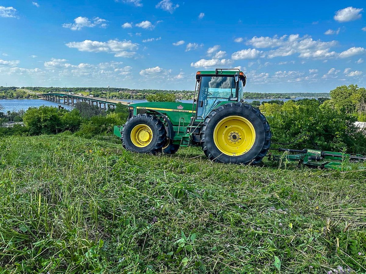 BisonBridge's tweet photo. Call for volunteers! 🌾 On Sept 11th, join @LLandW for an invasive species removal day at their I-80 restoration site. All tools will be provided. 

Learn more and register to volunteer here: https://t.co/c2CEZ4XwBJ

📸 : Blake Enloe

#bisonbridge #jointheherd https://t.co/YyMjLH5Qaw