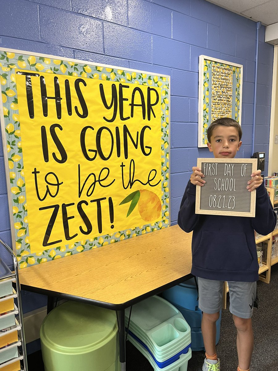 CrocillaCollins's tweet photo. #54FirstDay @CollinsSchool54 https://t.co/JbAoSf4hGO