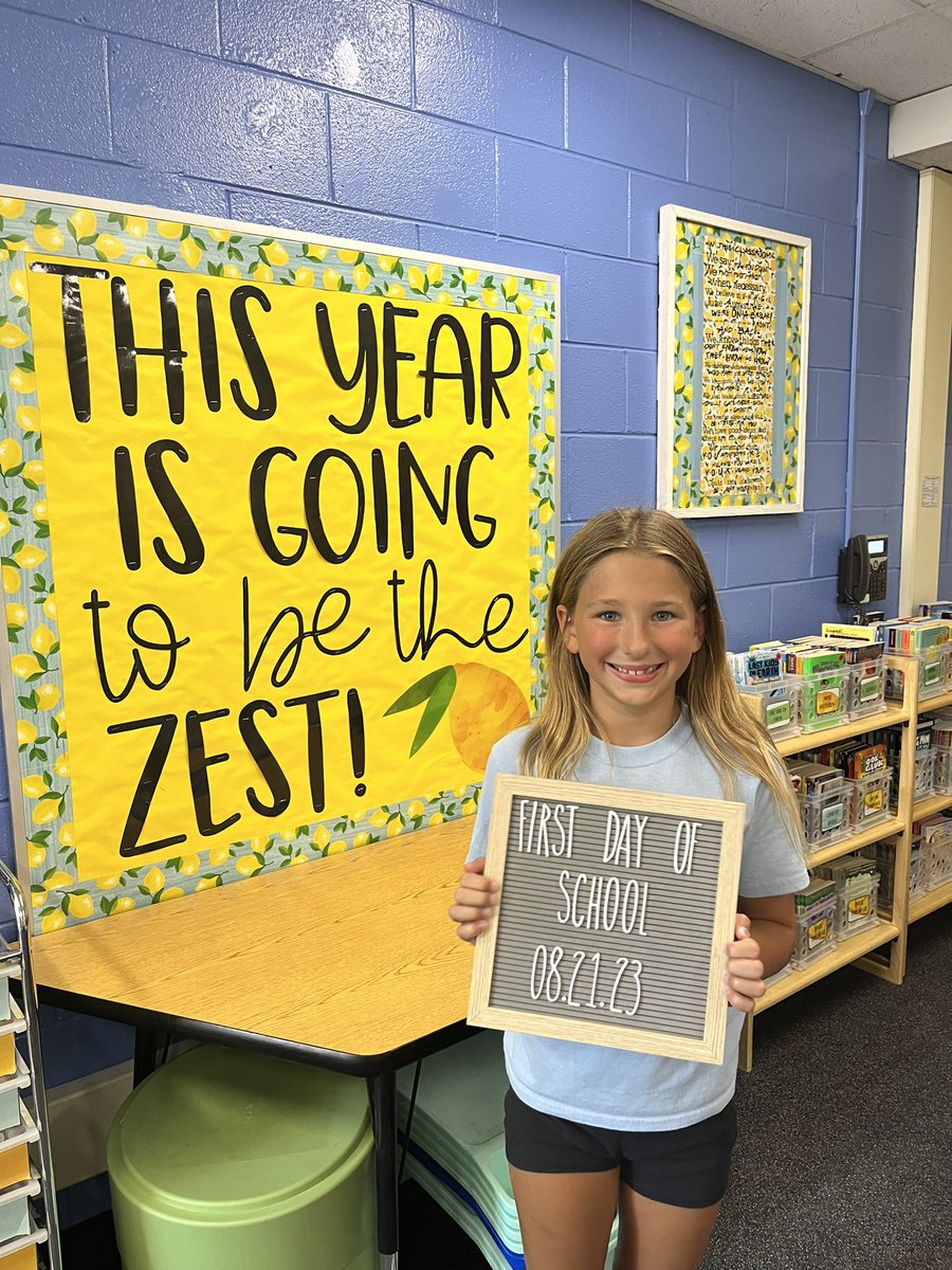 CrocillaCollins's tweet photo. #54FirstDay @CollinsSchool54 https://t.co/1HiCDnWuOW