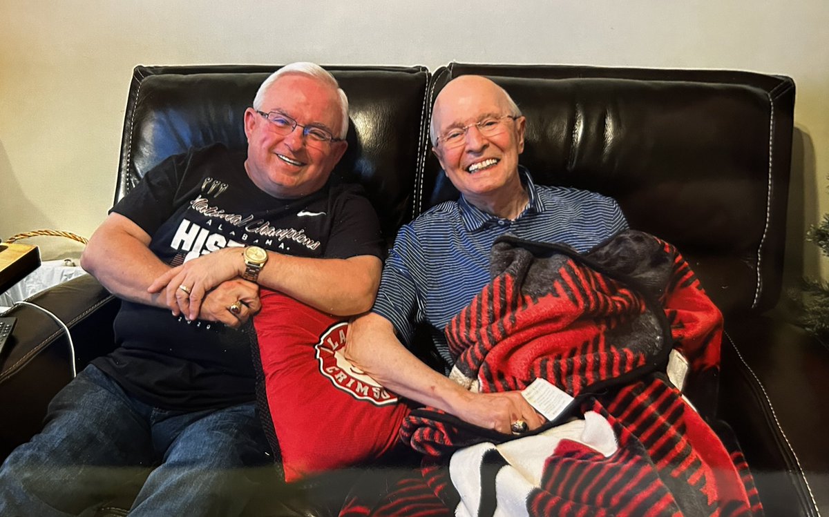 tommyfountainsr's tweet photo. Dr. Jerry Vines (@jerryvines) will be with 1025 Church Monroe•Statham for the 10th year on Sunday, October 1st at the 9am & 11am worship service. MARK THIS DATE DOWN TODAY! #PrinceofPreachers #SBCPresident #MyMentor #MyFriend https://t.co/e5br0ppVvi