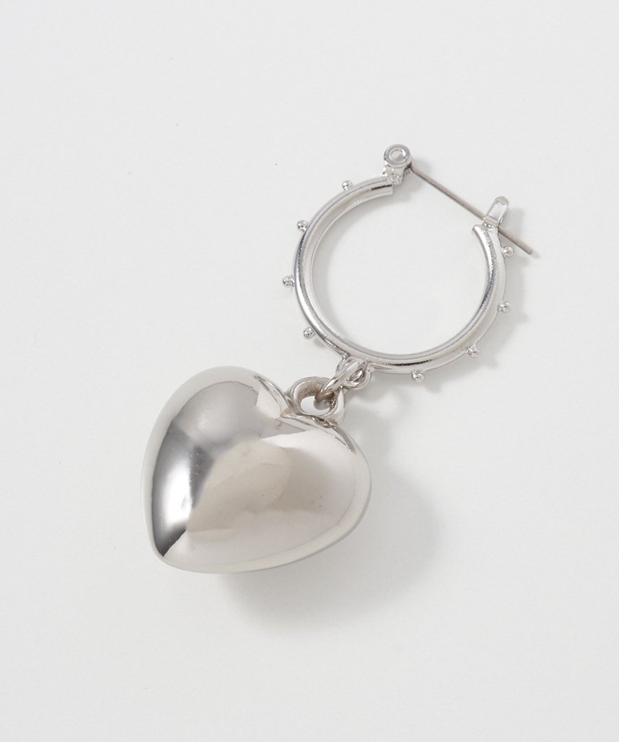 gvgv_official's tweet photo. ✓HEART HOOP PIERCED EARRINGS
ドット付きフープが印象的なハートピアス。ぷっくりとしたハートパーツがスタイリッシュな雰囲気のピアス。
単品では勿論、同シリーズのネックレスやブレスレットとのスタイリングもおすすめです♡
https://t.co/oozdXKNVUF
#gvgv https://t.co/gLohSRBcou