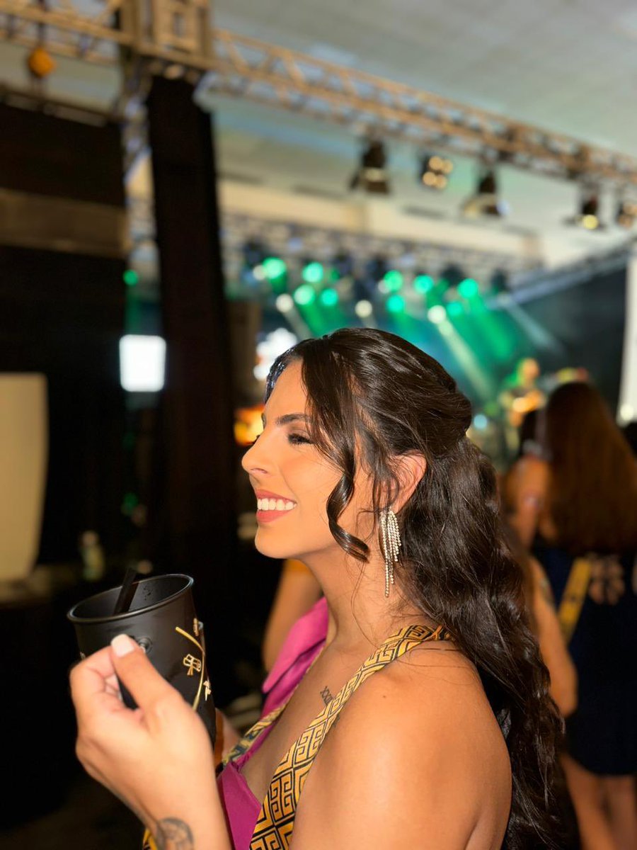 laudaresjulia's tweet photo. Festa de formatura 🫶🏽 https://t.co/5yV1YQJhAQ