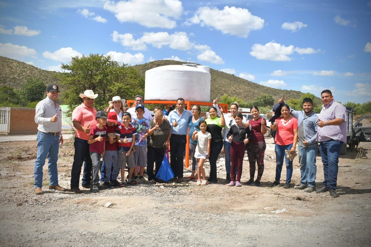 CesarPenaValles's tweet photo. ¡Agua potable para las familias de la comunidad Guillermo Baca!

Hoy supervisamos la instalación de un tinaco para el suministro del vital líquido, en conjunto con la JMAS. 

Porque en la Capital de lo Bueno, atendemos a nuestra gente. https://t.co/ZzE4tUHzqT
