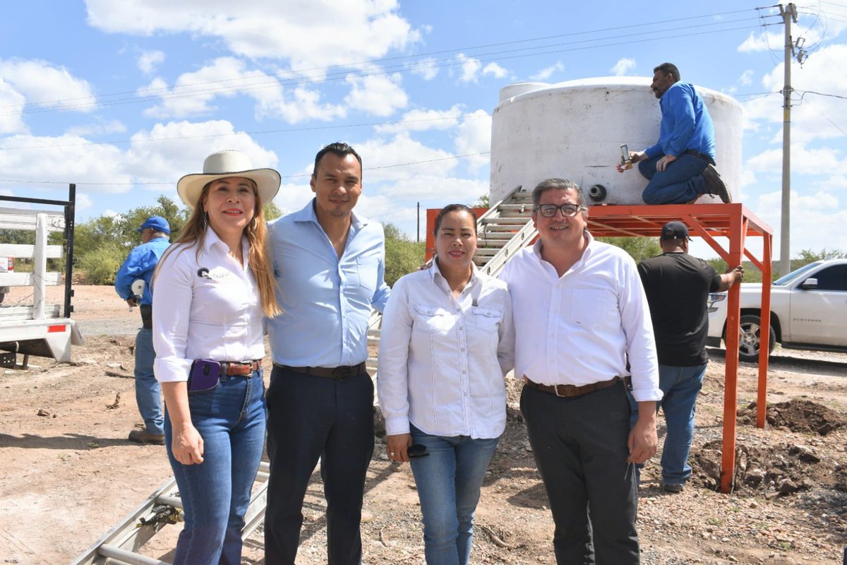 CesarPenaValles's tweet photo. ¡Agua potable para las familias de la comunidad Guillermo Baca!

Hoy supervisamos la instalación de un tinaco para el suministro del vital líquido, en conjunto con la JMAS. 

Porque en la Capital de lo Bueno, atendemos a nuestra gente. https://t.co/ZzE4tUHzqT