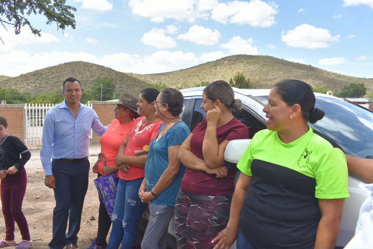 CesarPenaValles's tweet photo. ¡Agua potable para las familias de la comunidad Guillermo Baca!

Hoy supervisamos la instalación de un tinaco para el suministro del vital líquido, en conjunto con la JMAS. 

Porque en la Capital de lo Bueno, atendemos a nuestra gente. https://t.co/ZzE4tUHzqT