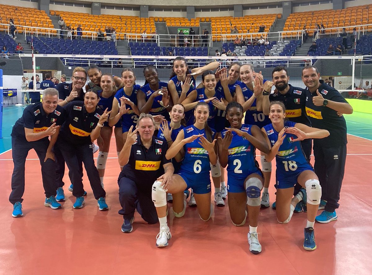 Federvolley's tweet photo. #๐
๐๐๐๐๐ข๐ซ๐ฅ๐ฌ๐๐๐
L'Italia ๐ฎ๐น vince ancora! ๐ช๐
Nella prima giornata della seconda fase le #azzurrine ๐ superano 3-1 gli Stati Uniti ๐บ๐ธ
Domani notte la Nazionale #Under21F tornerร in campo per sfidare la Turchia ๐น๐ท
La news ๐ท https://t.co/nNcT6azgEB
@VolleyballWorld https://t.co/F2WfghcdFW