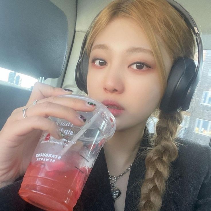 — day (idk)
✮ restarting
hi, I'm aurora!

⚘ infp, filo
⚘ she/her, minor (08)
⚘  not new to #stantwt #kpoptwt
⚘  lf interactive #moots
⚘ any fandom will do

♡/↻ to spread and become moots, thanks!