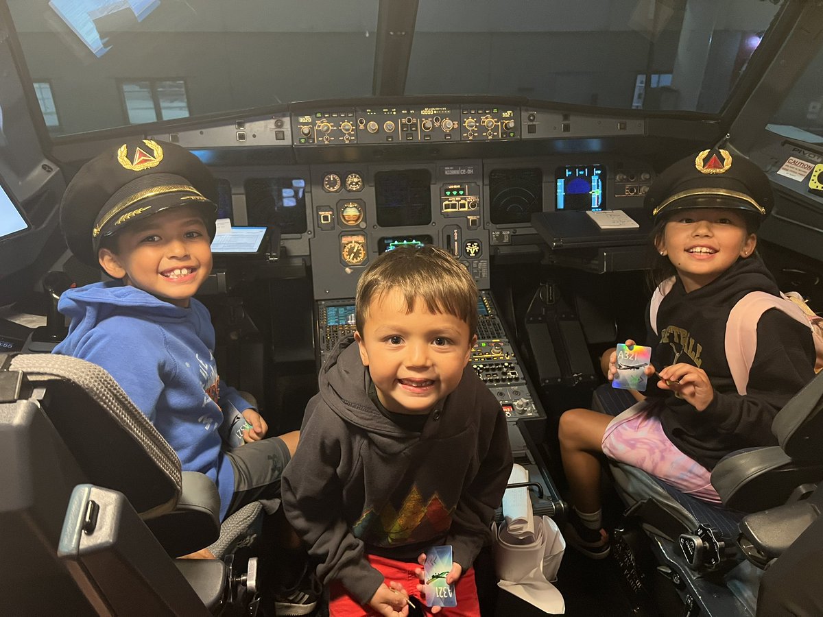Leb13's tweet photo. When one of your best friends happens to be your pilot… https://t.co/Ej1rvh5PR9
