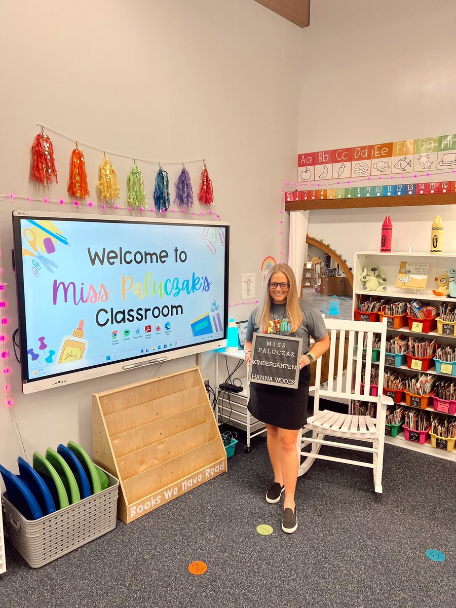Bittersweet last first day as “Miss Paluczak!” This time next year I’ll be married and my new name will be Mrs. Parisot! 🥹💚 #MomentsThatMatter #BackToParkway 🍎✏️🌟