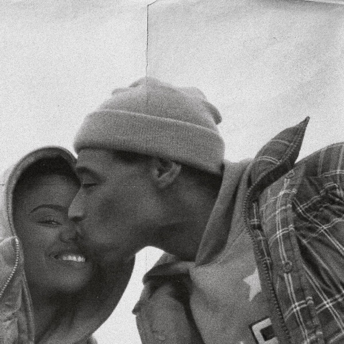 jetneyscamera's tweet image. jetney’s first snow day together ✨❄️ photo- taken by kourtney on a old photo  and soon kept in jet’s pocket