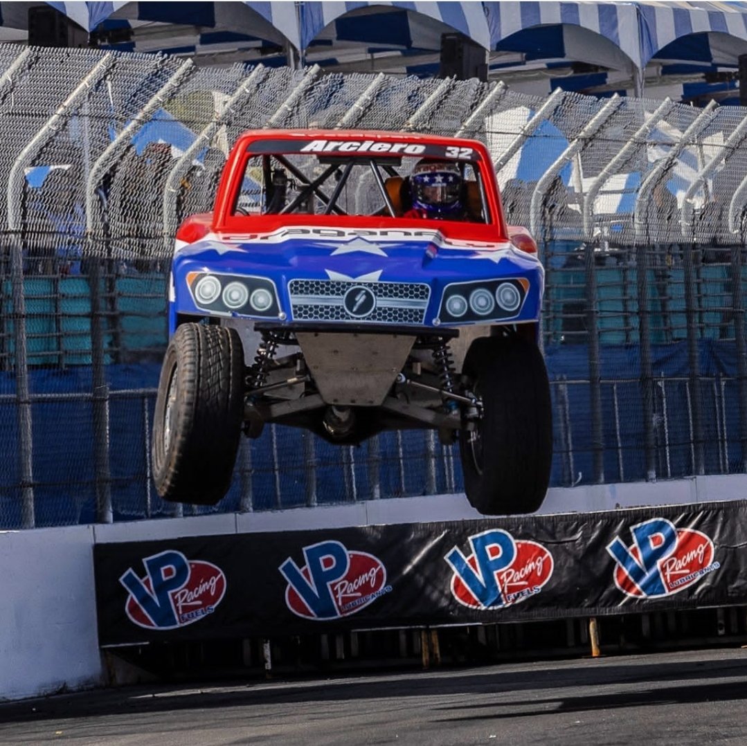 CsarMedrano81's tweet photo. Choose your @DraganflyInc ride:

1. Porsche 992 GT3R
2. Stadium Super Truck
3. Herbst Smith Fab Trophy Truck https://t.co/lbBAlhu3fe