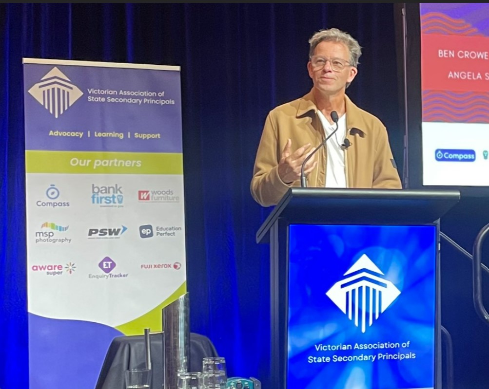 Ben Crow introduces us to the practice of 3 distinct mindsets: Connection, Purpose &amp; Performance. #VASSP2023
Find out more here: mojocrowe.com
