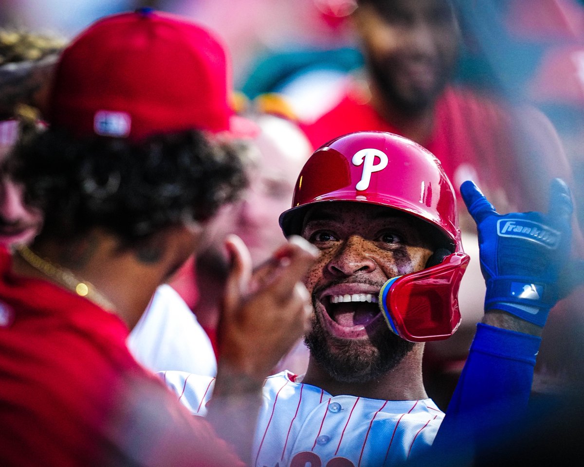 Phillies's tweet photo. Monday night done right https://t.co/04OvfFP0qc