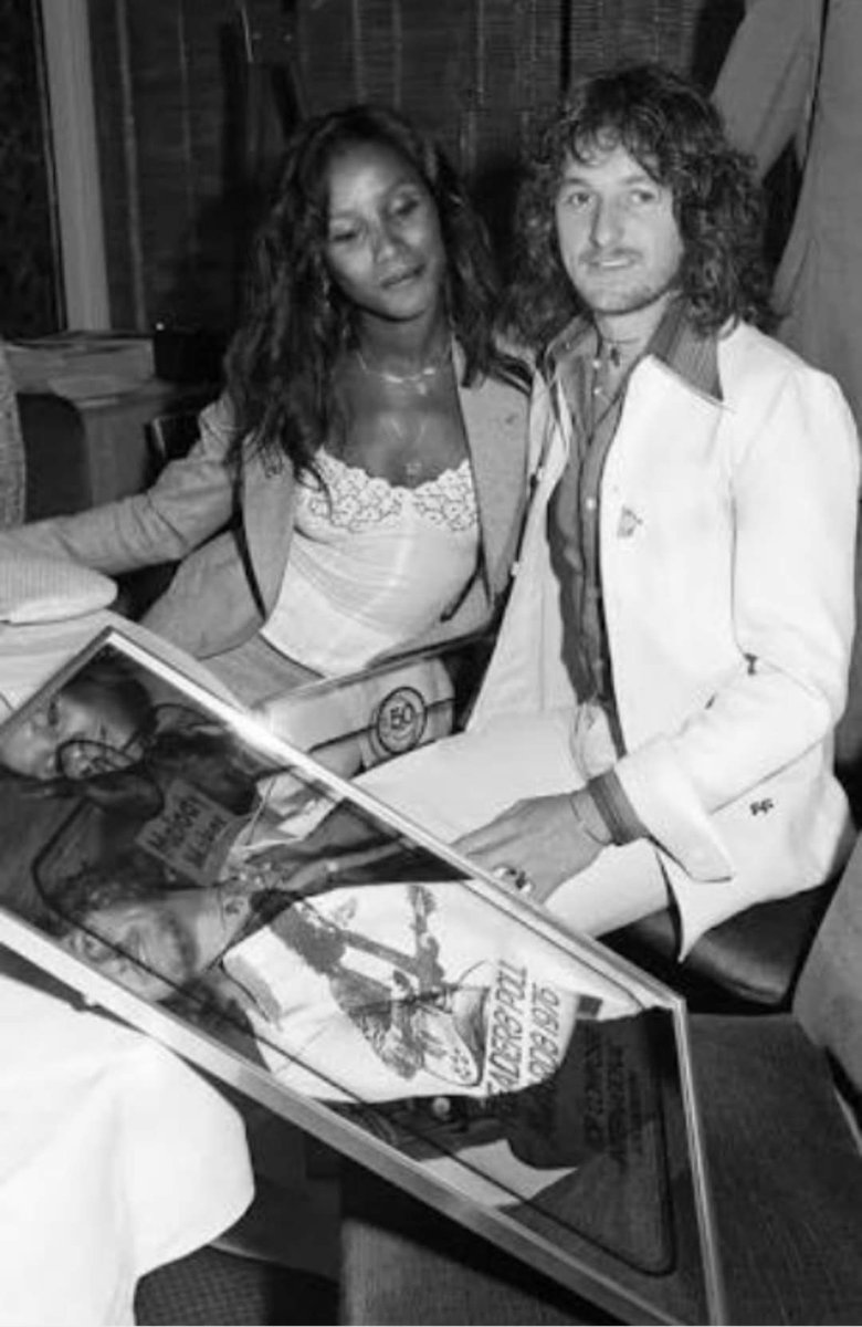 CFloydstock's tweet photo. Jon Anderson e sua então esposa, Jennifer Baker, 1976.

Boa Noite.

#yes #jonanderson #jenniferbaker #rock #progrock #music #rockandroll #classicrock #confrariafloydstock #musica https://t.co/SVoyNZxzbU