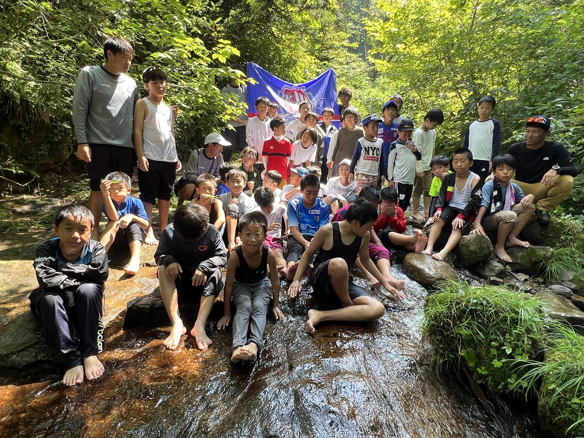 katallerschool's tweet photo. 《株式会社 #TOYAMATO presents》
☀️#カターレ富山 サマーキャンプ2023🌈
【2日目】
午前中はトレッキング🥾と川遊びを行いました!
協力して登った後の川遊びは格別でした!ずぶ濡れになりながら思いっきり楽しみました!
ガイドの佐伯様貴重なご体験させてくださりありがとうございました! https://t.co/r7VBqLb8Io