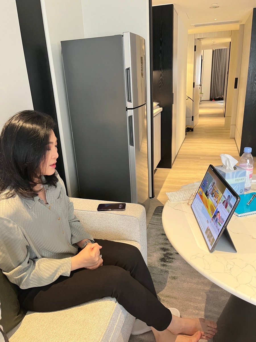 Yingluck Shinawatra tweet media