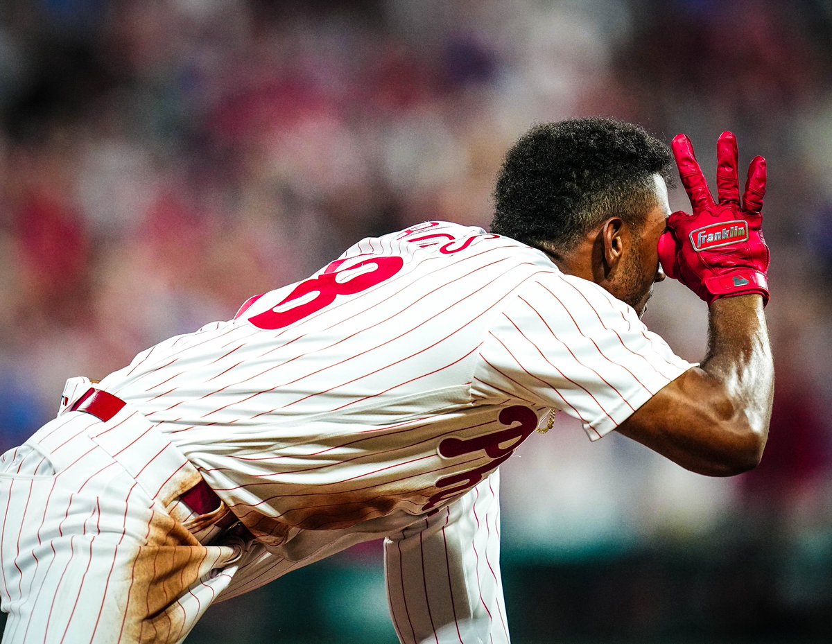 Phillies's tweet photo. Monday night done right https://t.co/04OvfFP0qc