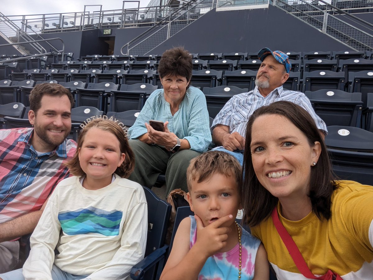 EllisJaimee's tweet photo. Happy Birthday Grace! #BringttheGOLD @Padres https://t.co/wZum3I0jvf