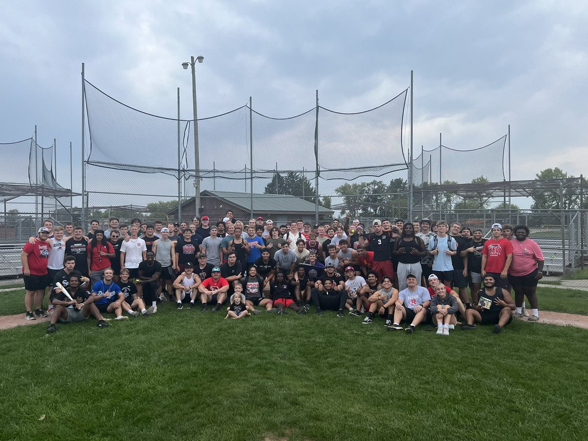RiponRedHawkFB's tweet photo. Some swings, mostly misses, but a few dingers and a lot of fun! #TennisBallBaseball #BeRed 🔴⚪️ https://t.co/itZJMsk95g