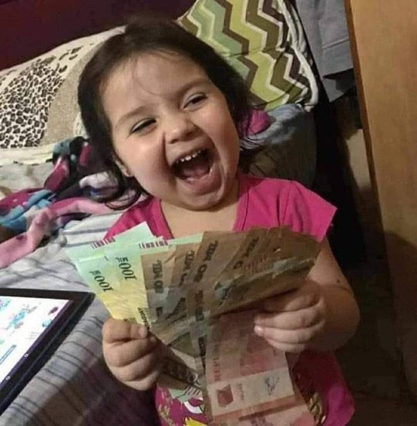 NazareAmarga's tweet photo. "dinheiro não traz felicidade"

eu com dinheiro: https://t.co/o7gVeV0VAt
