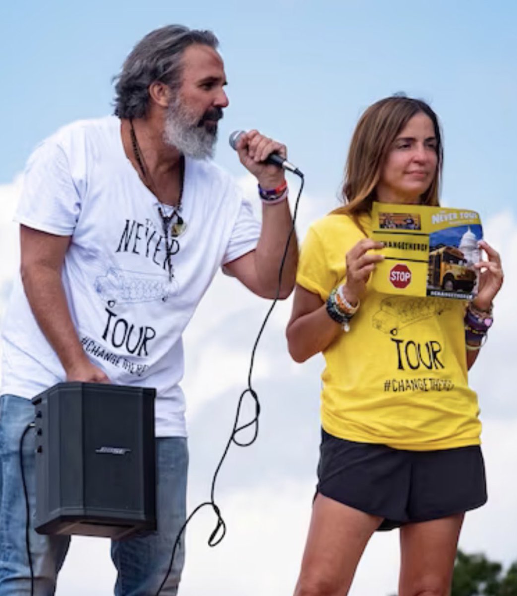 manueloliver00's tweet photo. The tour is over, the fight isn't. Viva Guac! ❤️🥑 @ChangeTheRef @AMarch4OurLives @Team_Enough https://t.co/QYCkGQmepv