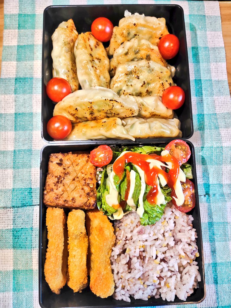 kireishanty's tweet photo. //TW/Food
Bekal hari ini:
- nasi kongbap
- nugget
- tempe bacem
- salad
- gyoza for sharing 😍😍😍
#yummy #homemade #food #bento #cookingwithme https://t.co/AmPZWgucsK