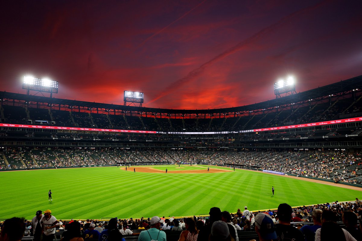 A #BaseballSky that's Guaranteed to blow your mind.