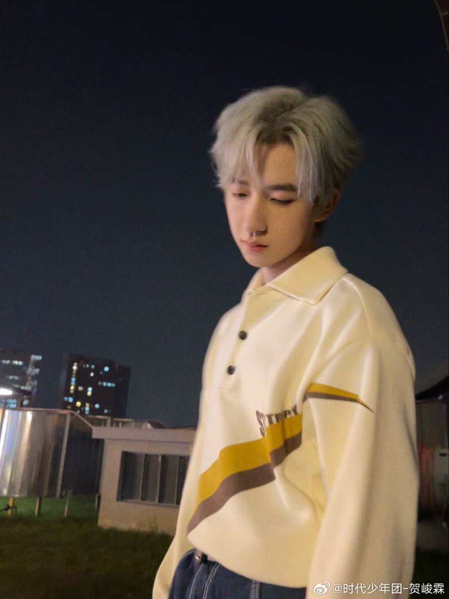 hejunlinpics's tweet photo. junlin weibo update

"already handsome to the point where nothing can be said"

#贺峻霖 ＃HeJunLin ＃时代少年团 #TeensinTimes https://t.co/11T4iZVZSU