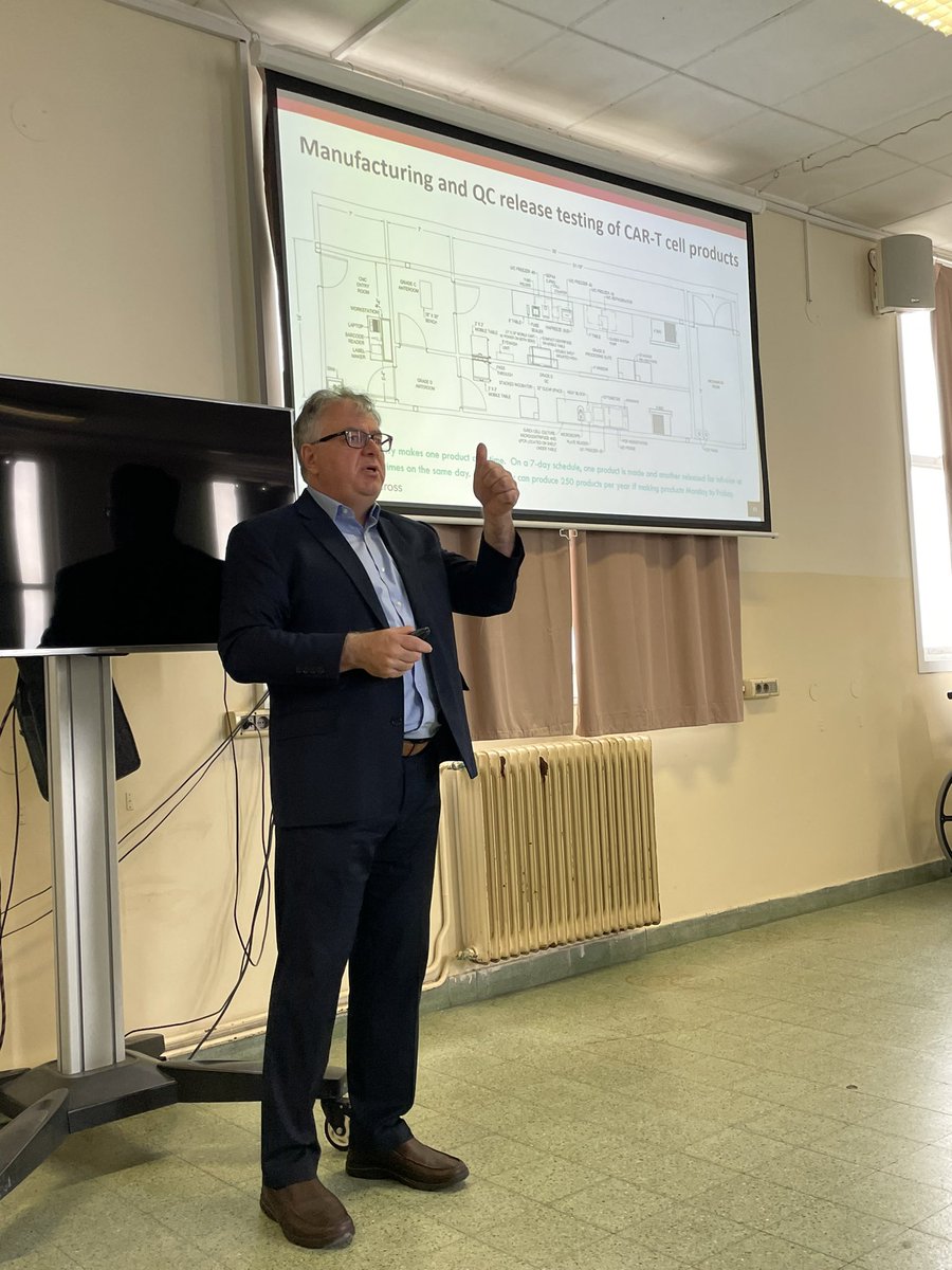 Today we received Dr @BoroDropulic from @caring_cross. He showed us their proposal for place-of-care approach to CAR-T cell manufacturing. @AtcmrHc @hcmquintela @DireccionAcade9