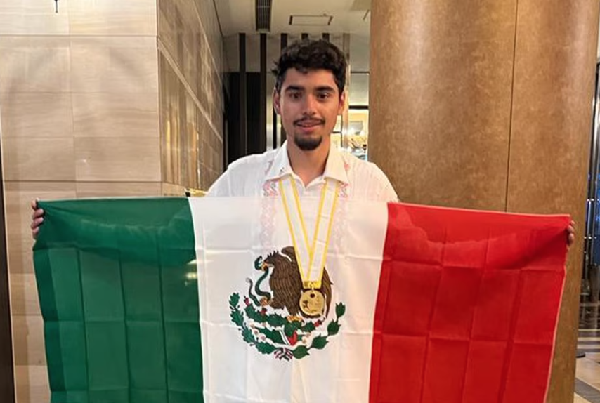 EllasStyle's tweet photo. Él es Rogelio Guerrero...¡Orgullo #mexicano! Rogelio Guerrero, un joven originario de Aguascalientes, se llevó el oro durante la Olimpiada Internacional de #Matemáticas que se llevó a cabo en Japón
#RogelioGuerrero #Viral #ellasstyle #ellasmagazine #ellasstylemagazine #tendencias https://t.co/qCtHjIzqZa
