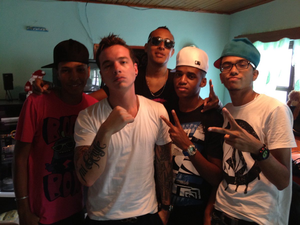 Recordando San Andrés que tanto me inspiro en mis comienzos MODE UP.  Isla de muchooooo flow !! Saludos al combo La compañía .