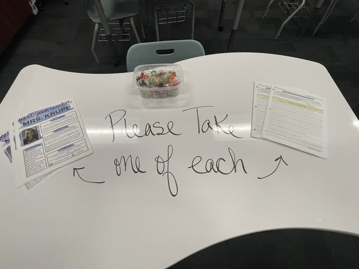 TeenTeacherLA's tweet photo. #OpenHouse Part 2: “Teacher Mode”
#OtsegoKnights #1HB #KruppELA #CreativeWritingKrupp ✏️📓📚📝 https://t.co/87LAIKskE2