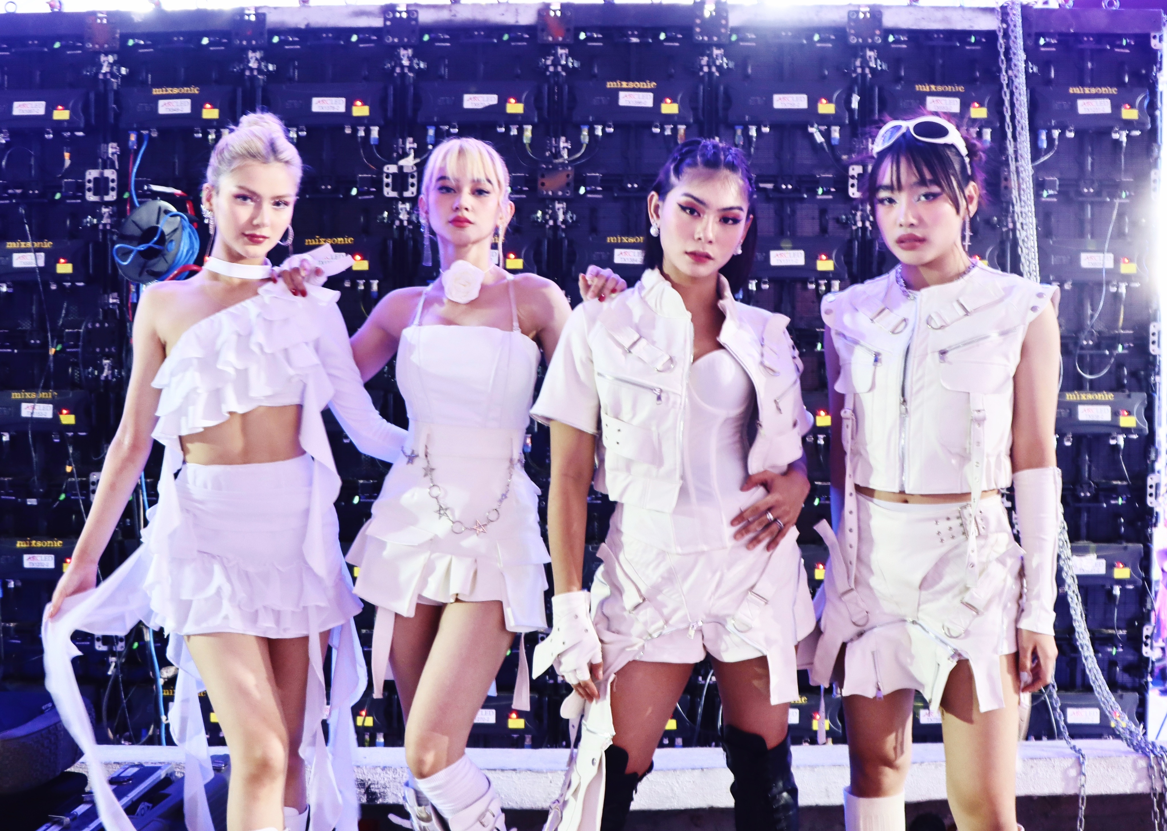 F4GisHMbsAERWvC?format=jpg&name=4096x4096