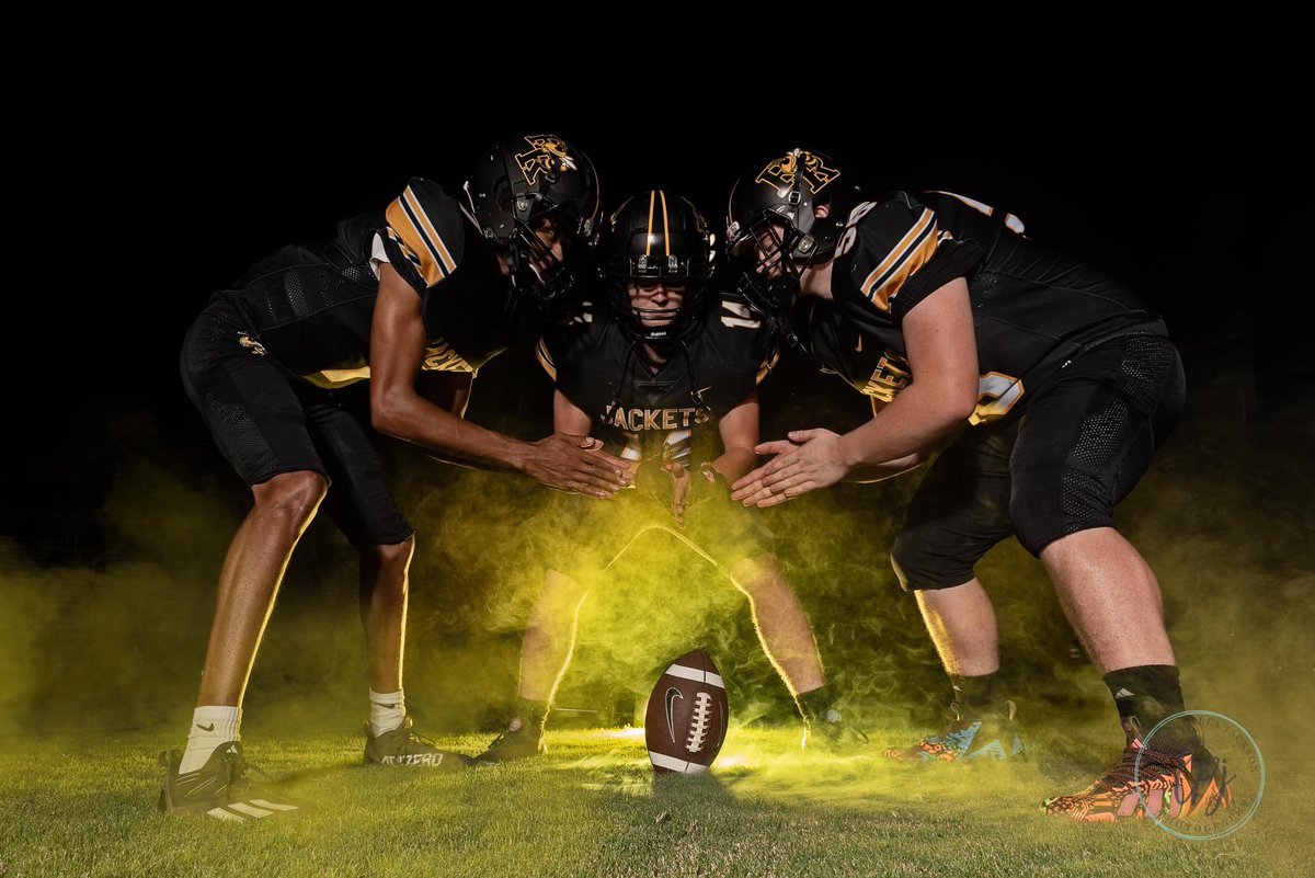 LPJPhotography's tweet photo. Football is in the air 🏈 https://t.co/DrIEAraiGb